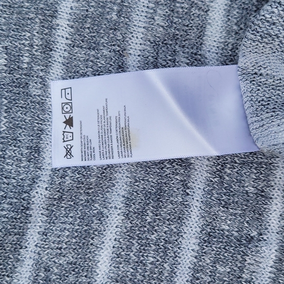 ✅️3/$40 ROXY fine yarn sweater 3/4 sleeve - Picture 6 of 8